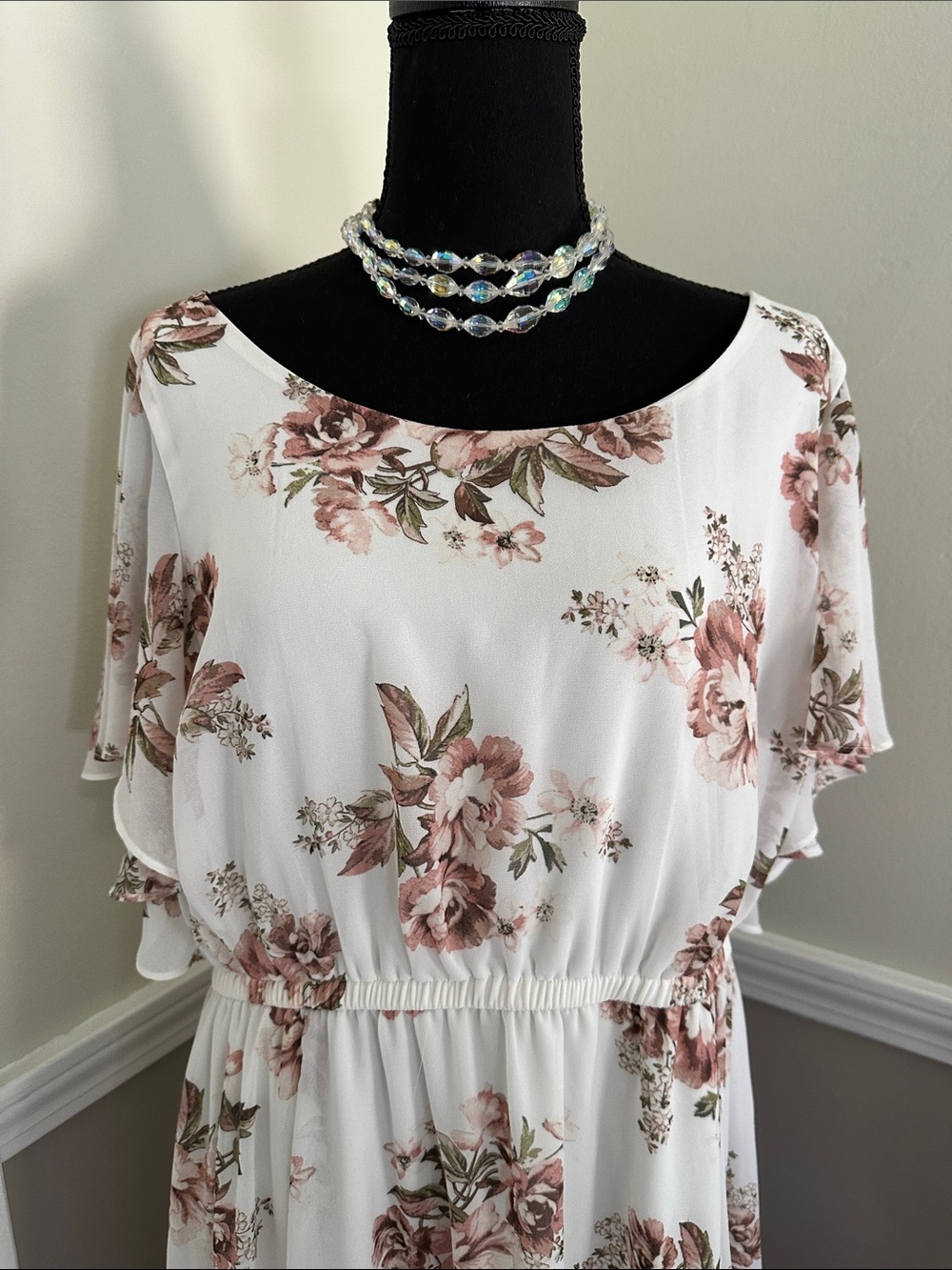 torrid Cream floral Dress with Dusty Rose Floral Print 🌸🌹🥀